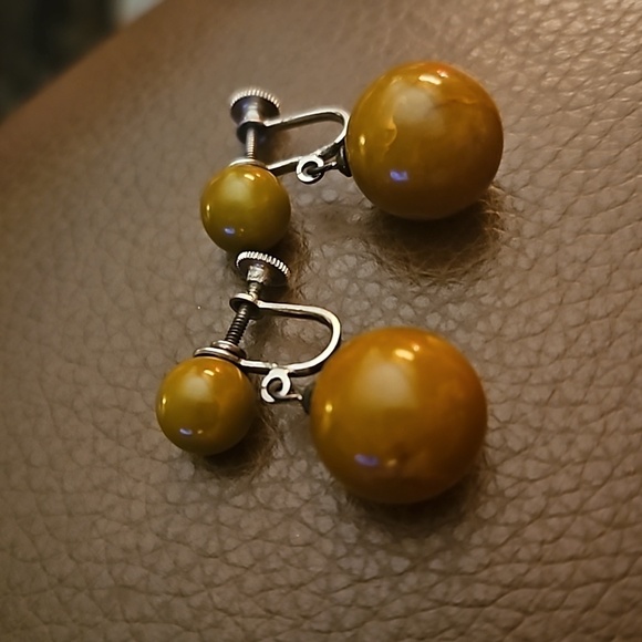Vintage 1930s Marbled Olive Green Bakelite Screw-on Drop Earrings - Picture 3 of 7